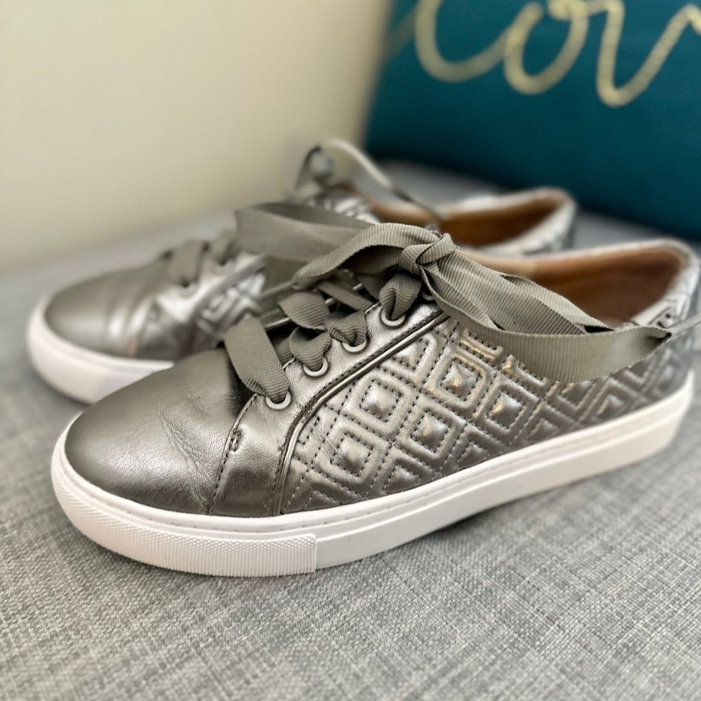 Tory Burch Marion Quilted Metallic Silver Sneakers. Size 7.5M